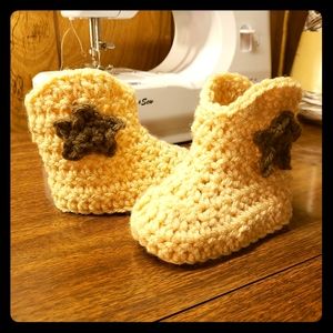 Crocheted cowboy boots 0-6m